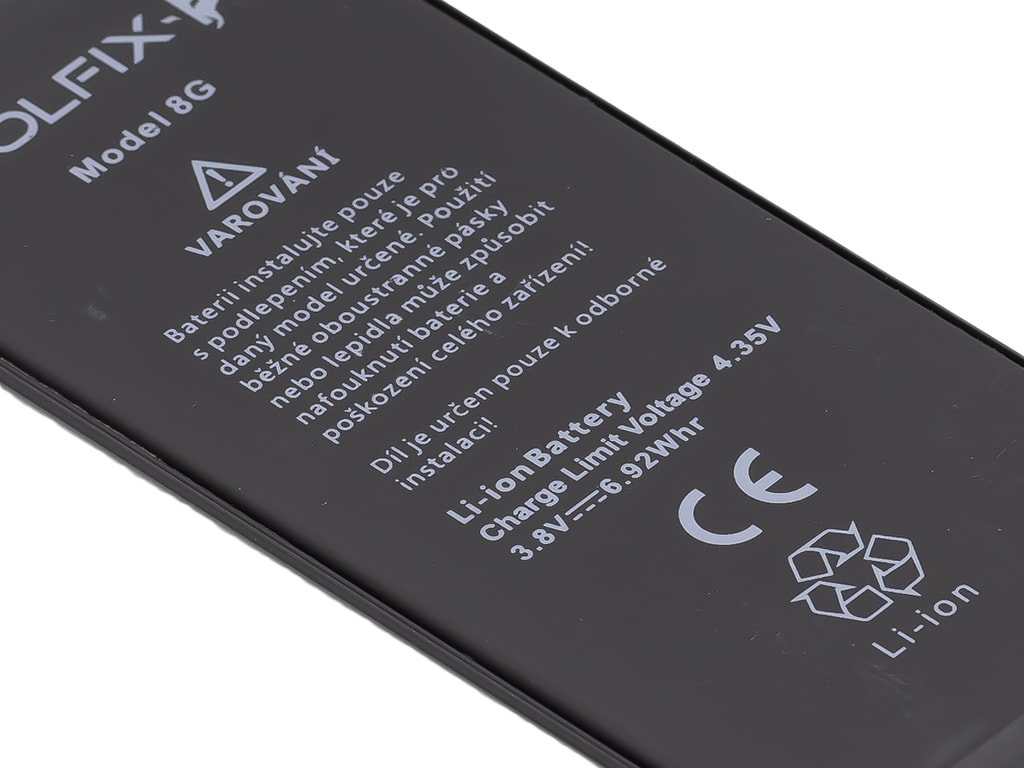 Připravená výměna baterie iPhone 8 – náhradní díl